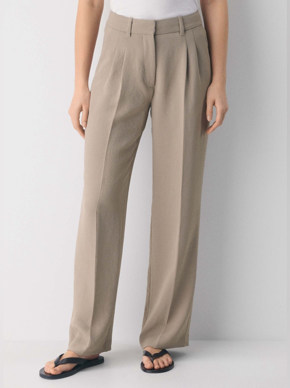 Aritzia The Effortless Pant Curve-Fit Crepette Trousers Nomad Taupe Bottoms